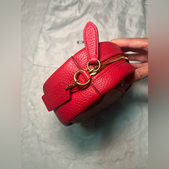 NWT Coach Camera Bag In Signature Canvas With Heart Print - Picture 6 of 6